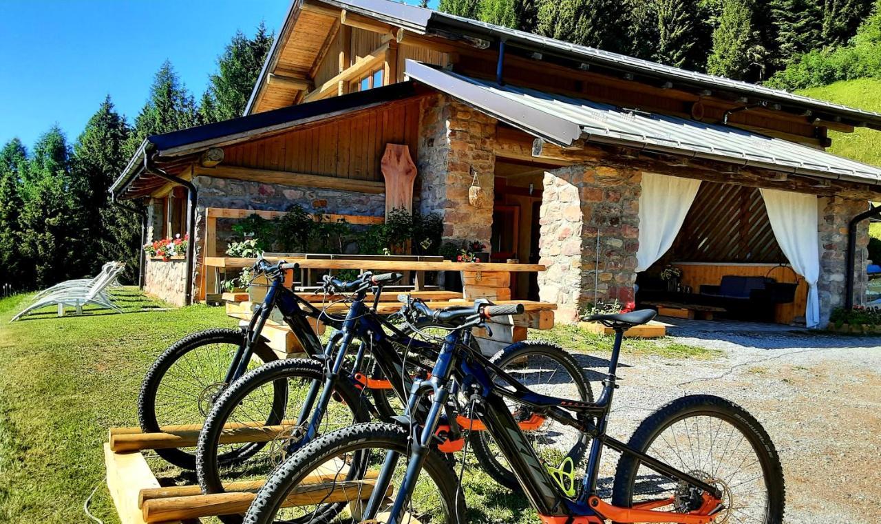 Chalet Chapeau Rar Castel Condino Exterior foto